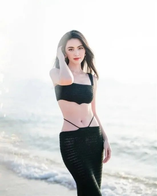 纤腰美腿的神仙颜值 泰国混血女星被封