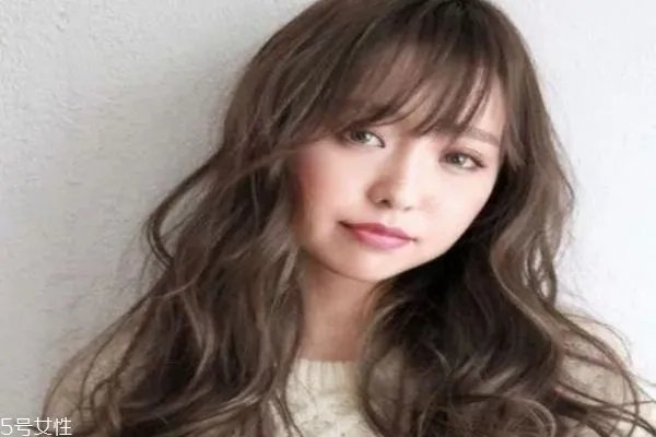 2019春夏发型趋势 2019年中长发流行发型女