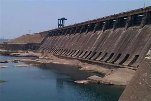 印度建一座大坝用了42年,启用首日就坍塌,一座大坝为什么需要这么长时间建设呢?