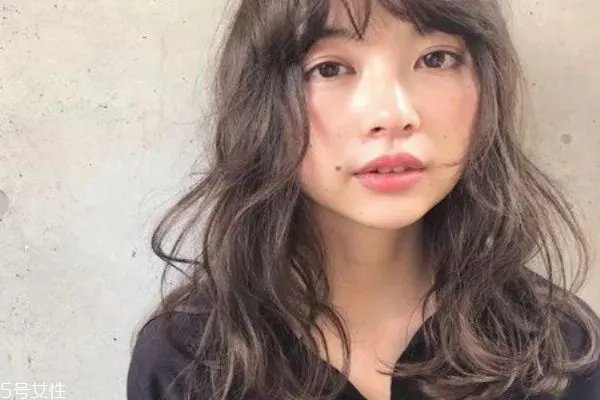 2019春夏发型趋势 2019年中长发流行发型女