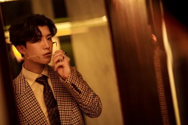 范冰冰晒全家福缺了范氶氶，难道他是为了避嫌吗？