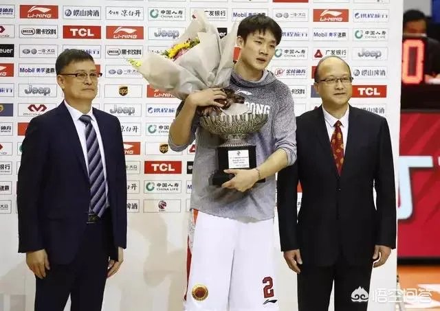 丁彦雨航再获CBA常规赛MVP，他是不是离NBA更近了？小牛队下赛季会要他吗？