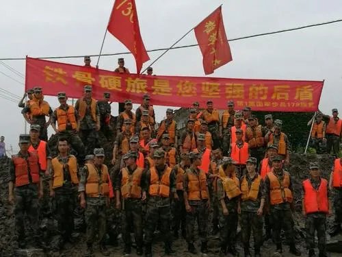 四川一副镇长救灾被飞石击中牺牲