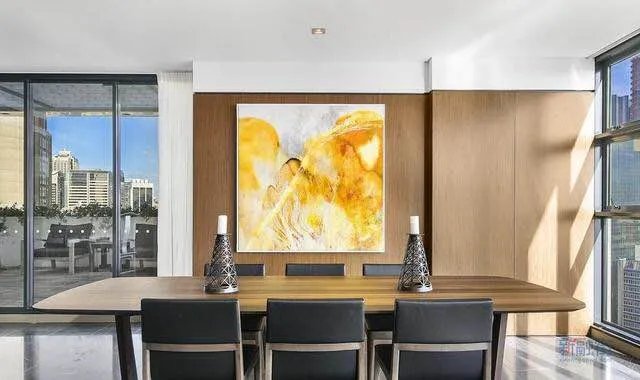 刘强东为奶茶妹妹庆祝生日，看看他送给奶茶妹妹的房子，才知道他究竟有多爱章泽天