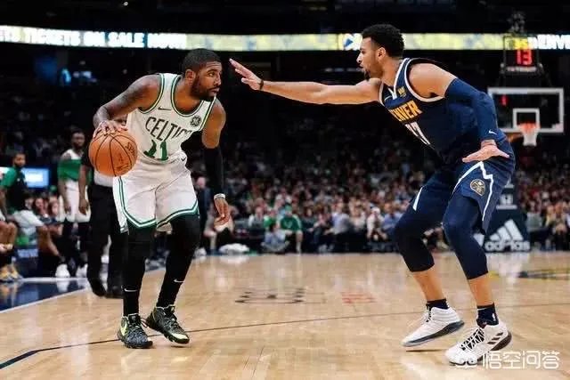 穆雷为了破纪录垃圾时间投篮刷分,欧文怒不可遏将球砸向观众席,你怎么看?