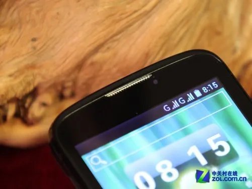 时尚商务双卡机 1GHz双核中兴V889M评测