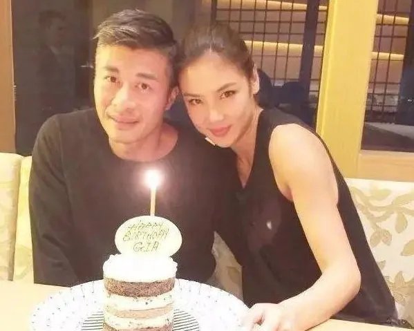 败光黎明7个亿，现任老公欠3000万，乐基儿咋了？