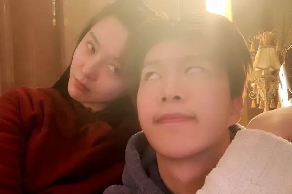 范冰冰晒全家福缺了范氶氶，难道他是为了避嫌吗？