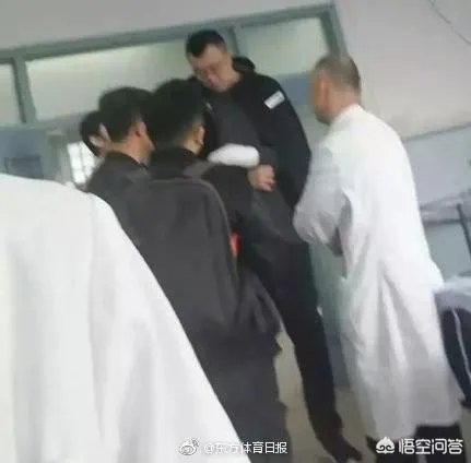 韩德君受伤，坑了辽宁，更坑了广东，早知道韩受伤，花那么多钱换外援干哈，你认为呢？