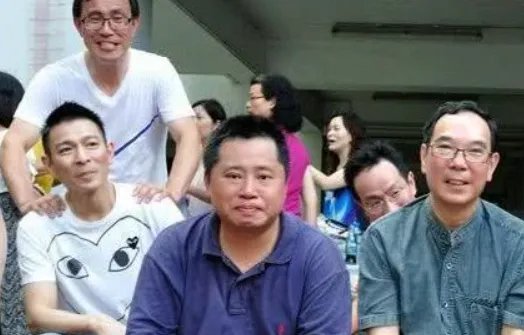 刘德华参加同学聚会，他会不会给别人带来心理负担？