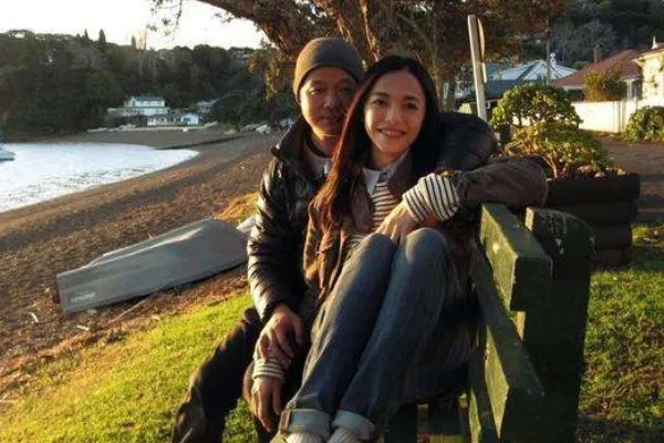 姚晨和曹郁已在婚姻中走过好几年岁月,十分恩爱,两人是如何让爱情保鲜的