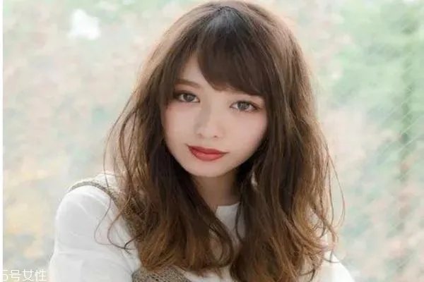 2019春夏发型趋势 2019年中长发流行发型女