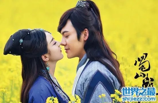 看陈伟霆很宠溺赵丽颖，两人甜蜜暧昧疑似恋爱 