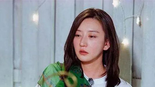 唐一菲和王晶签了三部电影,还都是性感路线,你怎么看?