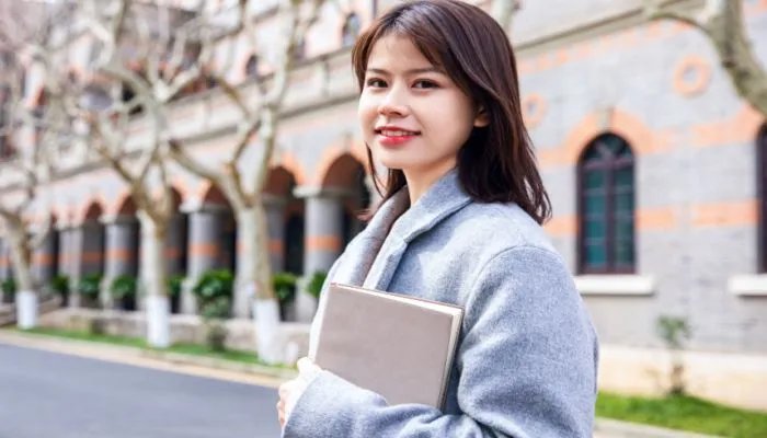 圆脸适合剪什么刘海 什么刘海适合圆脸