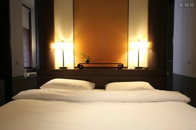 情侣遭敲门威胁 情侣要求酒店报警却遭到拒绝