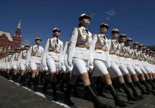 俄罗斯红场阅兵式时间长了