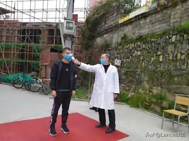 如何看待福建在仍有几十例病例的情况下于4月7日开学?
