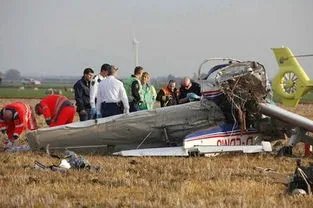 德国发生飞机相撞事故，两名特技飞行员撞机身亡，事故原因是什么？