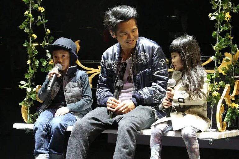 曹格妻子很漂亮，夫妻感情很好，婚姻里感情重要还是钱更重要？