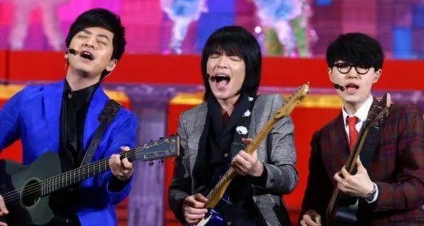 春节联欢晚会为什么要假唱