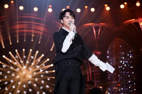 吴青峰出道十五周年的首次个人巡回演唱会你期待吗？