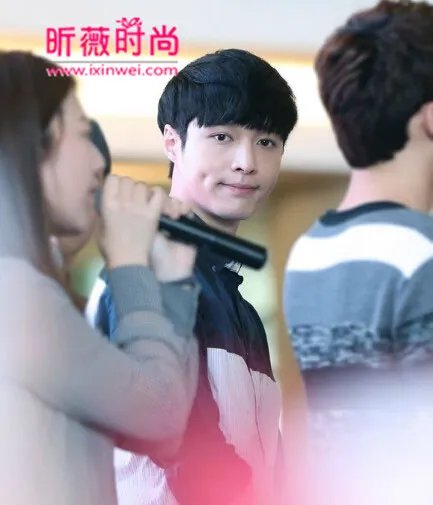 张碧晨张艺兴亲密照：揭秘二人之间渊源（图文）