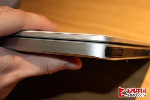 诺基亚Booklet 3G便携电脑真机全接触