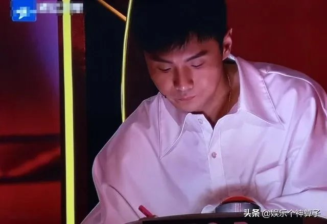 如何看待《中国好声音》金曲奖歌手纪晓君，无导师转身惨遭淘汰？