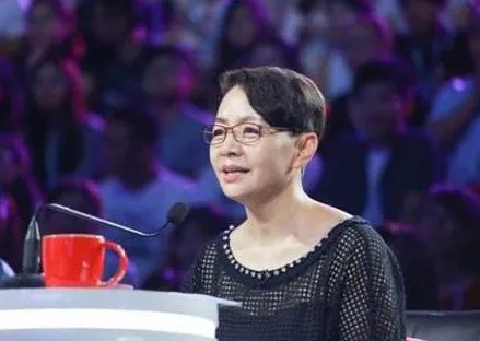 宋丹丹说的一段话:原本只要一个拥抱，后来，，，，谁知道后面的？给满分