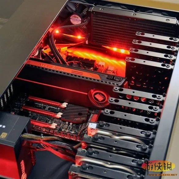 主机藏在抽屉里 真正的“桌面级”PC机箱诞生!