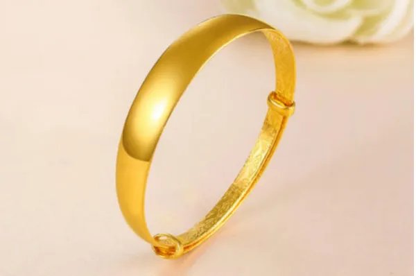 施华洛世奇怎么样，相同价钱是买周生生还是买施华洛世奇?