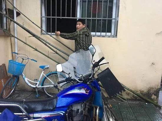 为什么辅警要掰防盗窗救人？