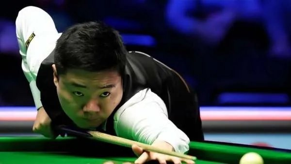 连赢5局逆转霍金斯，丁俊晖晋级英锦赛16强，如何评价他的表现？