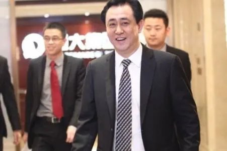 恒大发公告问责惩处6名投资管理人员，他们是否已经归还提前赎回的款项？