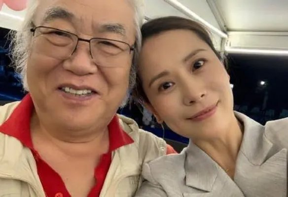 海清黄磊为恩师庆生 海清和黄磊原来是这样的关系