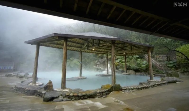 少女泡温泉怀孕真相惊人 竟是因为游泳池中有遗精