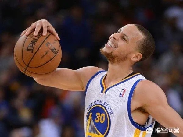 有人说库里作为近年来自带体系第一人，如果没有他就没有格林和汤普森，你怎么看？