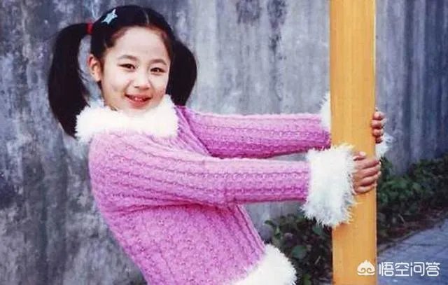 关晓彤王源两位童星成年之后经历了哪些惹争议的转变？