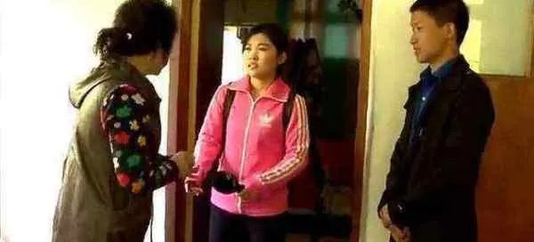 你怎么看26岁小伙爱上64岁大妈,同居一年后大妈得知实情?