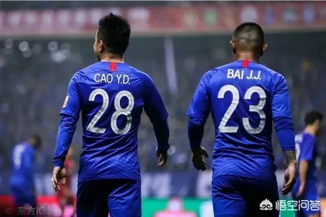 上港对阵申花,裁判取消孙世林红牌,改判柏佳骏红牌,球迷直言两人都该罚下,你怎么看?