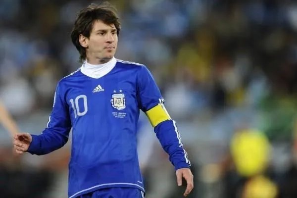 梅西被质疑不敢离开巴萨体系,巴萨为何对梅西那么重要?