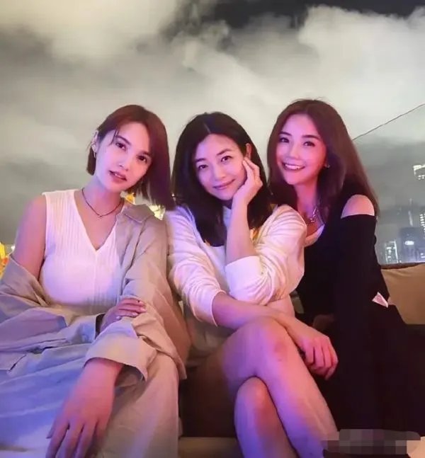 杨丞琳、陈妍希、阿SA三大女神久违同框，她们此前有过哪些交集？