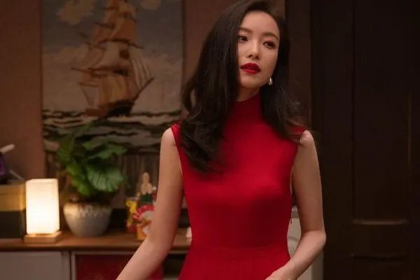 《流金岁月》倪妮红裙撩人，倪妮还有哪些撩人的造型？
