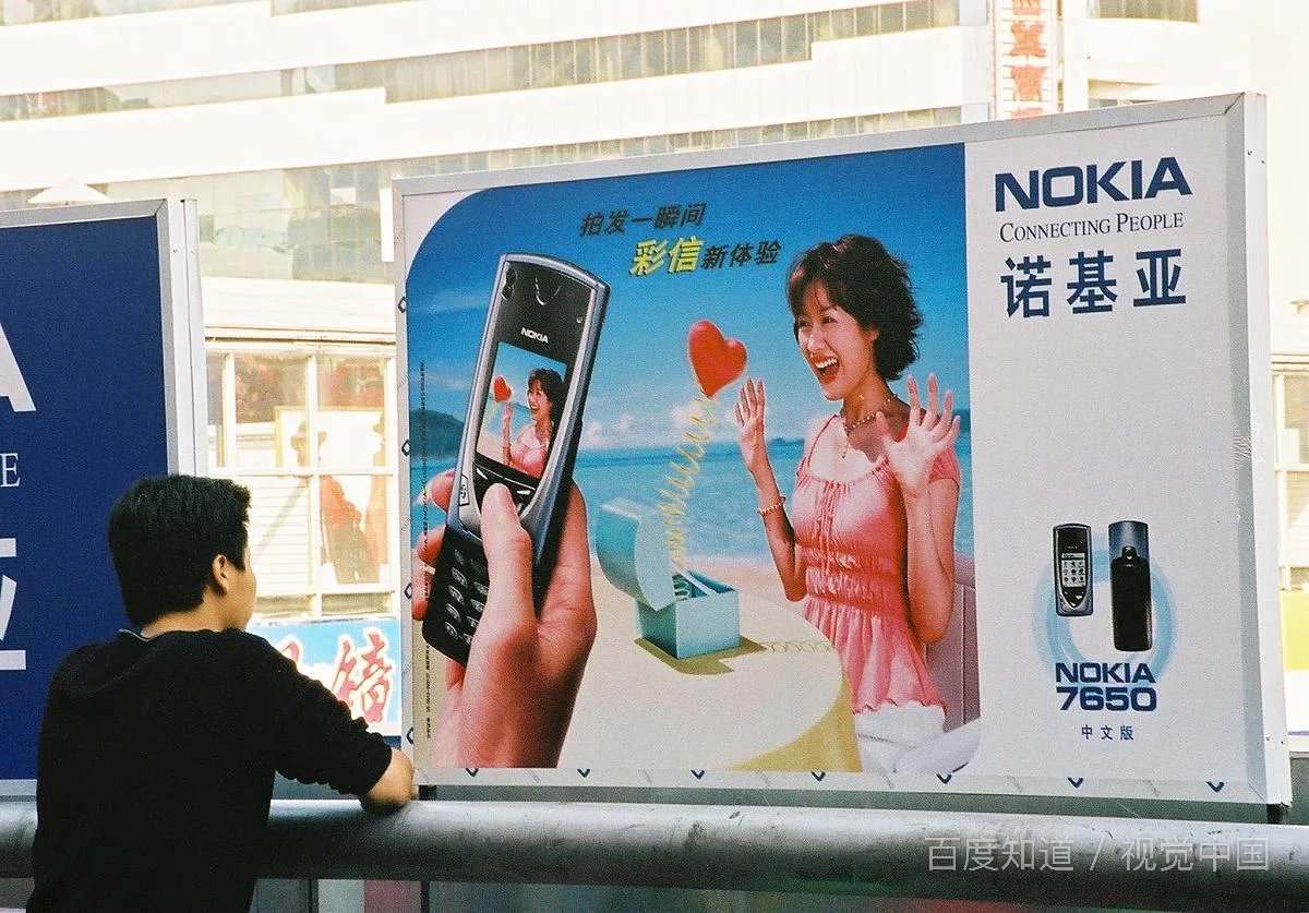 诺基亚再推翻盖手机登热搜,除了翻盖这款手机还有哪些吸引人的地方?