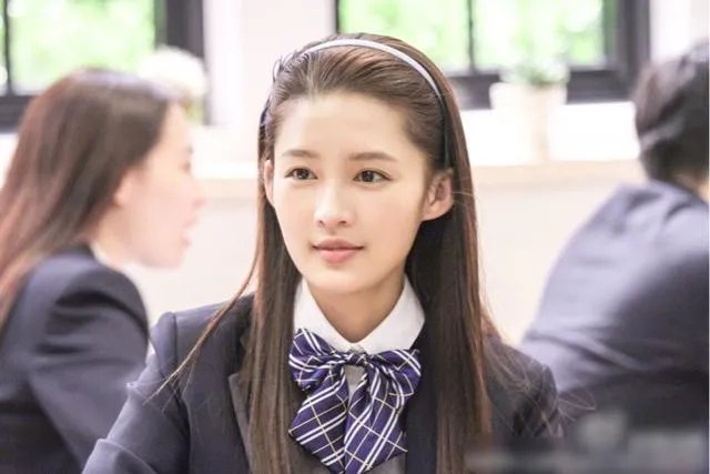 哪个女明星穿校服最好看？