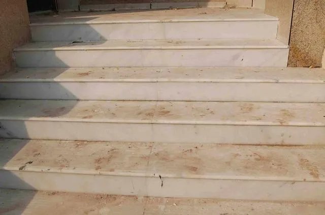 风水大师的话，门口装台阶，步步高升！