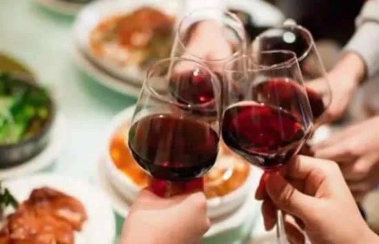 新员工不喝领导敬酒被打耳光后续来了 网友：难道众人皆醉我独醒就是错吗