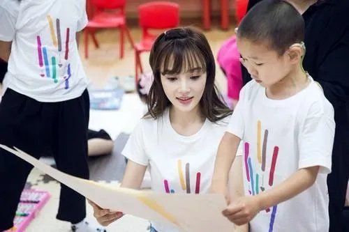 媒体曝李小璐给女儿改名，为何网友怨气这么大？