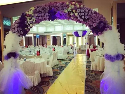 婚礼现场鲜花布置效果图 2017最美婚礼鲜花设计